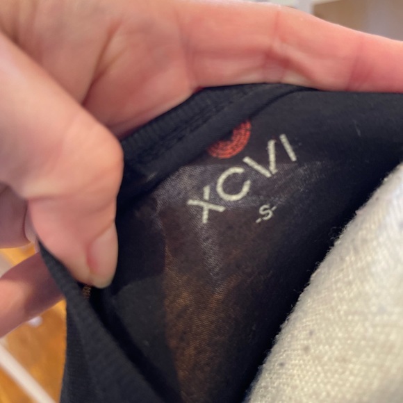 💜 5 for $25 or 3 for $18 XCVI black cold shoulder long sleeve tee - Picture 7 of 7